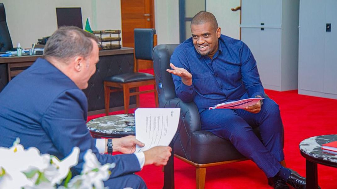 WAZIRI WA NISHATI AMEKUTANA NA MTENDAJI...