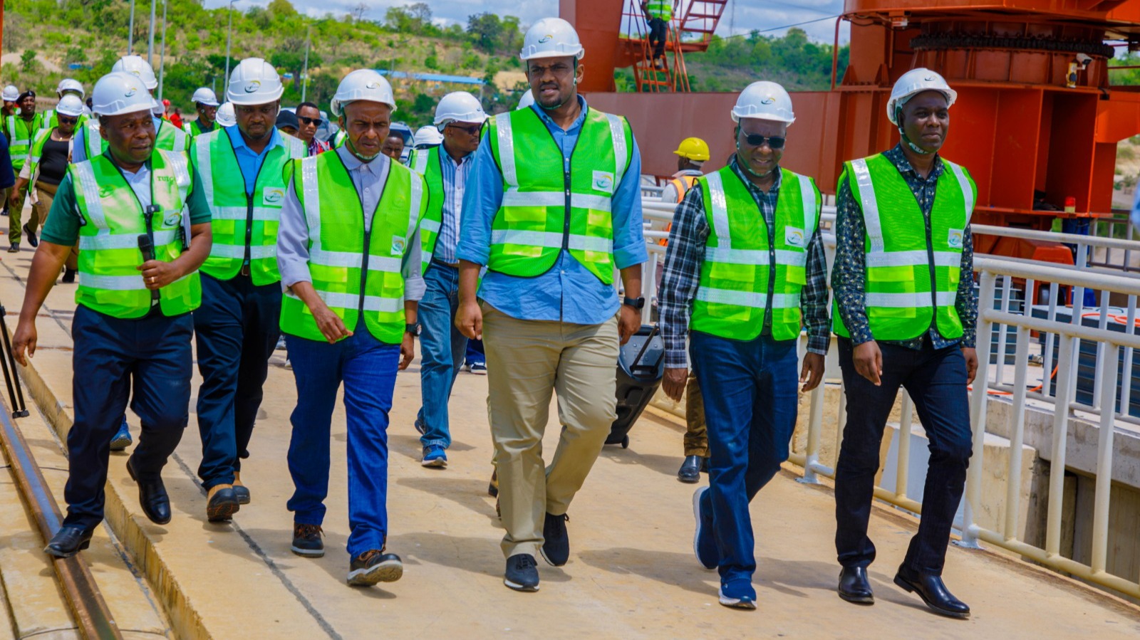 NDEJEMBI: TANZANIA SASA INA UMEME WA KUT...